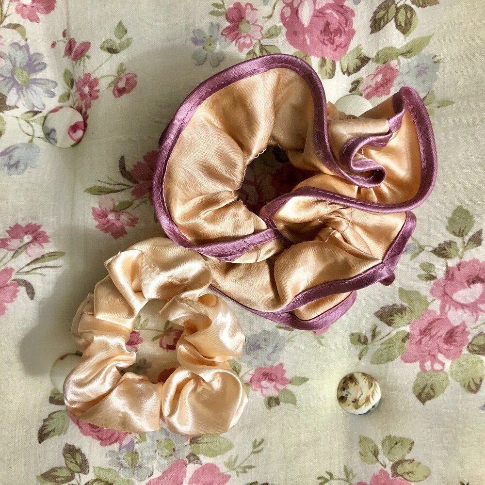 🩵 Free add-on || Tan/cream satiny scrunchies (set of 2)